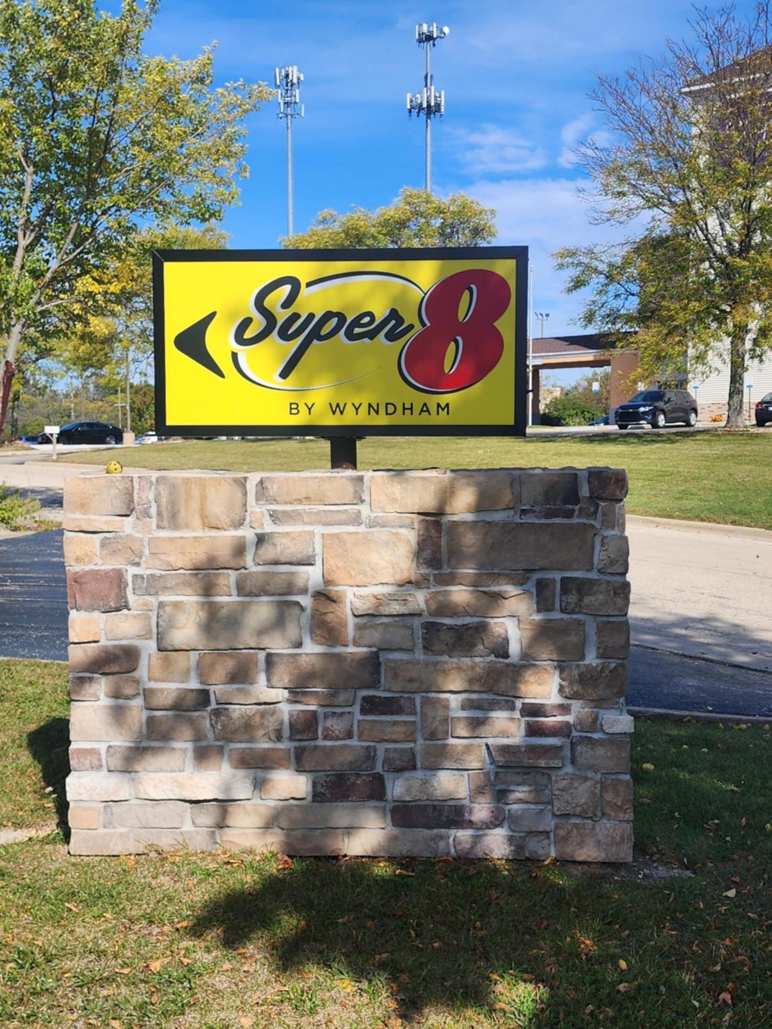 Super 8 By Wyndham Rockford I-90 Casino District Hotel Buitenkant foto