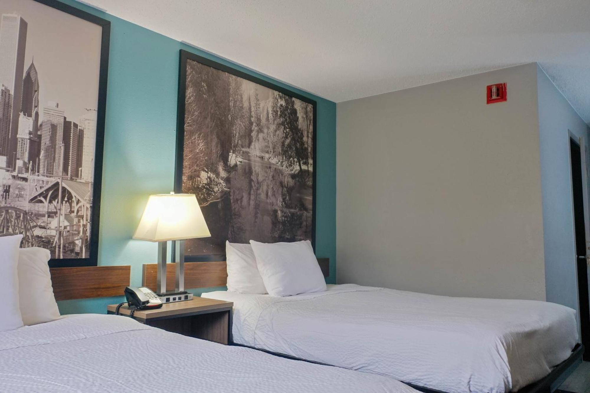 Super 8 By Wyndham Rockford I-90 Casino District Hotel Buitenkant foto
