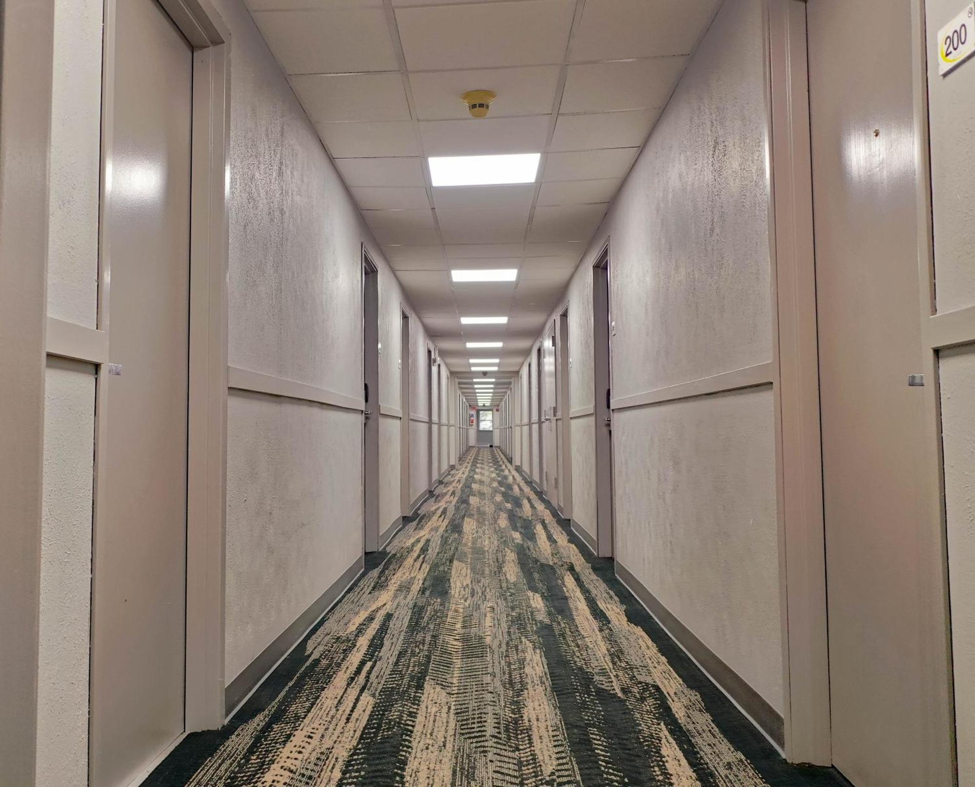 Super 8 By Wyndham Rockford I-90 Casino District Hotel Buitenkant foto